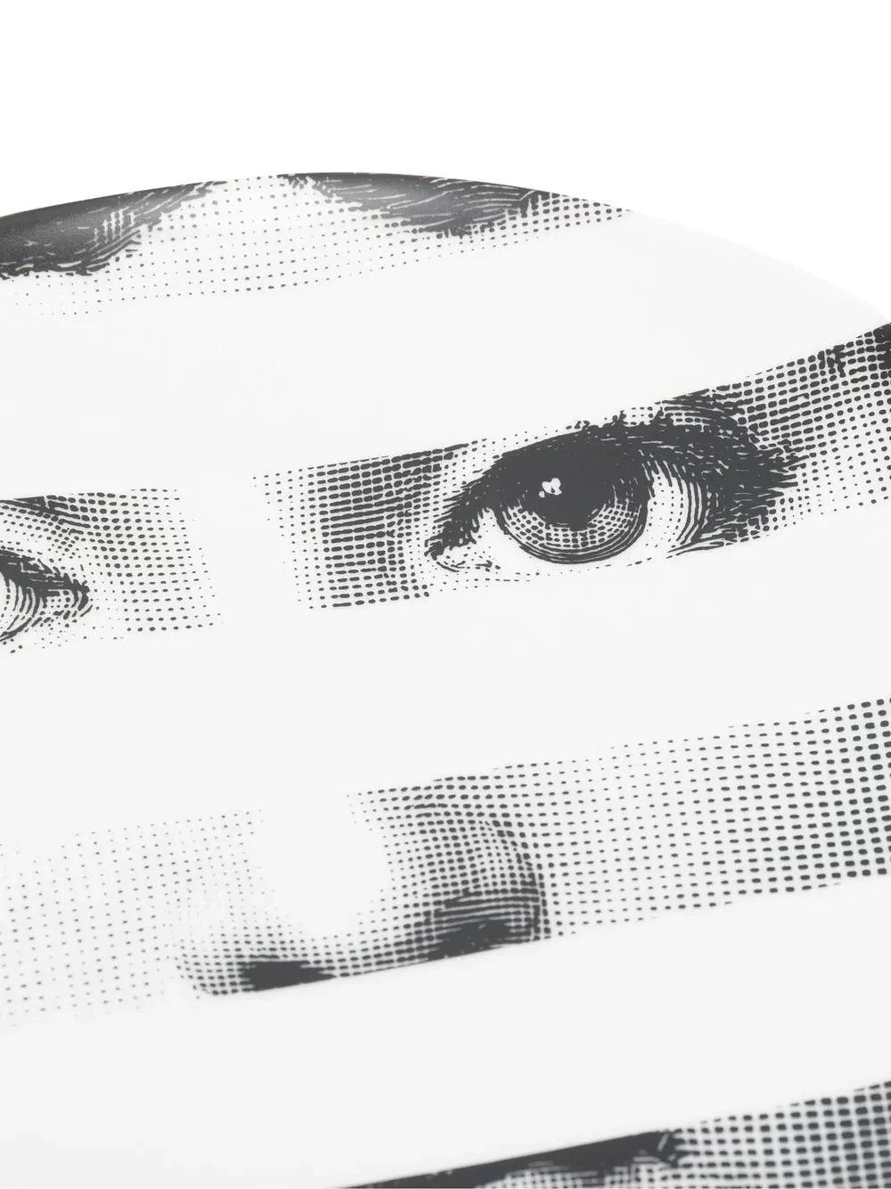 Fornasetti Assiette "Tema e Variazioni" n.29 en porcelaine blanche et noire - 42424_TU