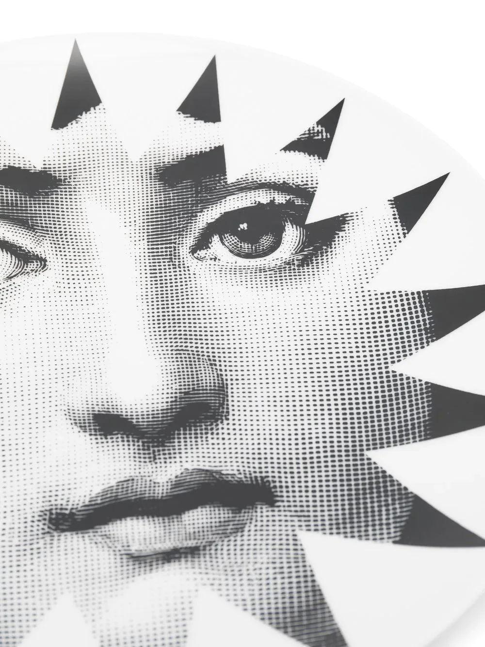 Fornasetti Assiette "Tema e Variazioni" n.25 en porcelaine blanche et noire - 42423_TU 